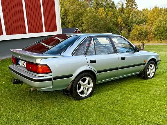 Toyota Carina 1989 photo 3
