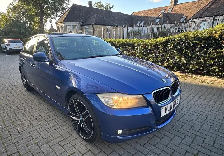 BMW 3 Series 2011 photo 5