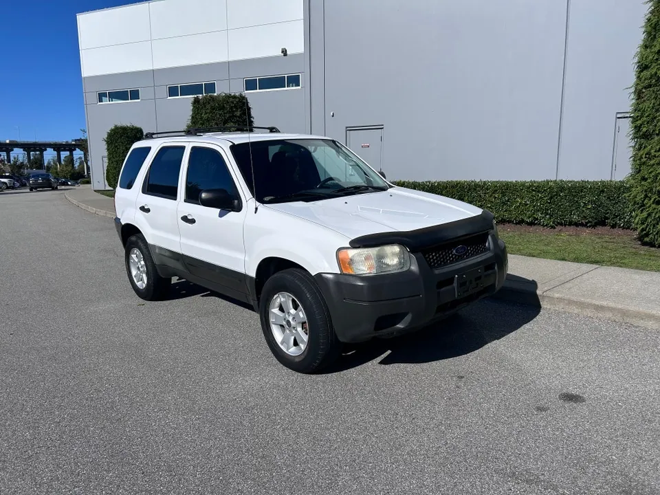 Ford Escape 2004 photo 2