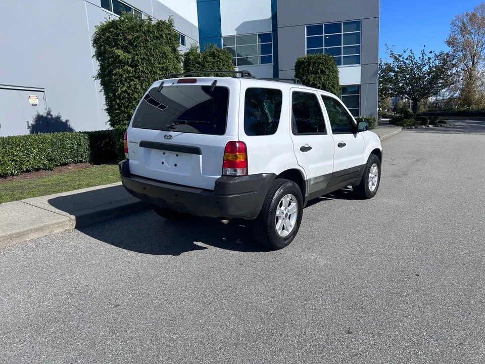 Ford Escape 2004 photo 3