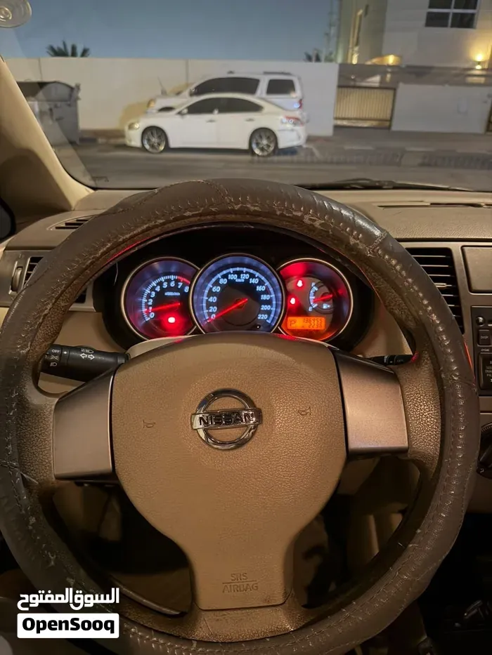 Nissan Tiida 2013 photo 4