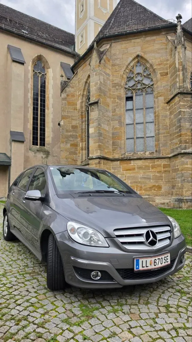 Mercedes-Benz B-Class 2009 photo 2