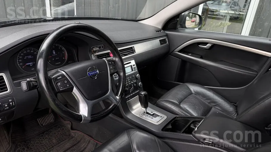 Volvo V70 2010 photo 5