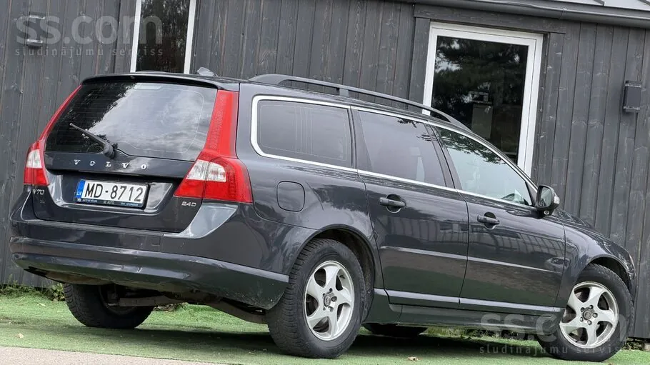Volvo V70 2010 photo 4