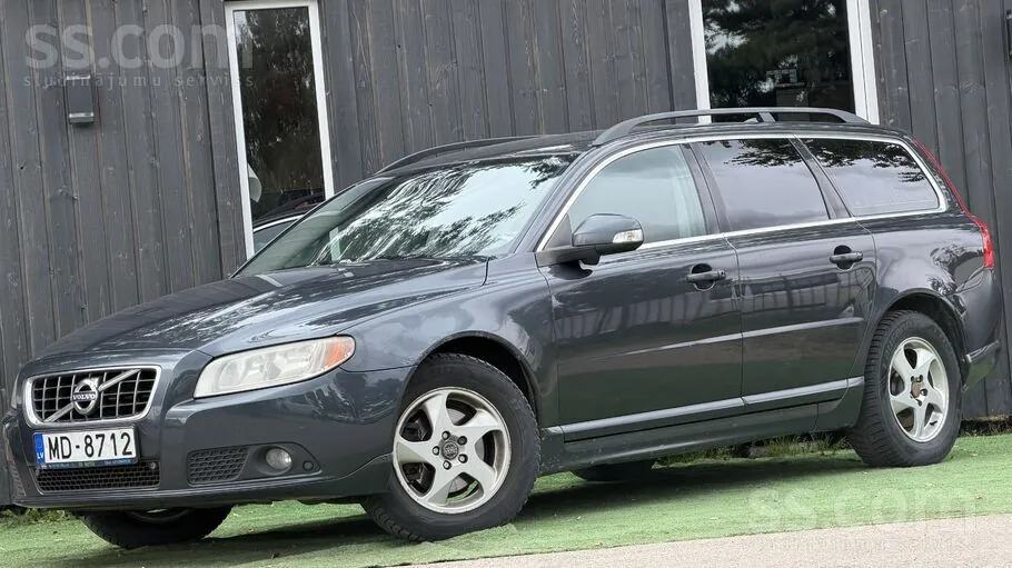 Volvo V70 2010 photo 2