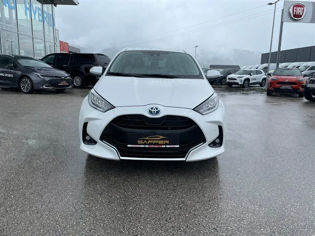 Toyota Yaris 2024 photo 2