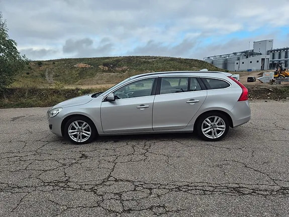 Volvo V60 2013 photo 2
