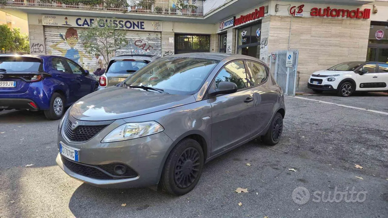 Lancia Ypsilon