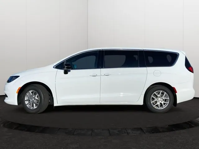 Chrysler Grand Caravan 2026 photo 2