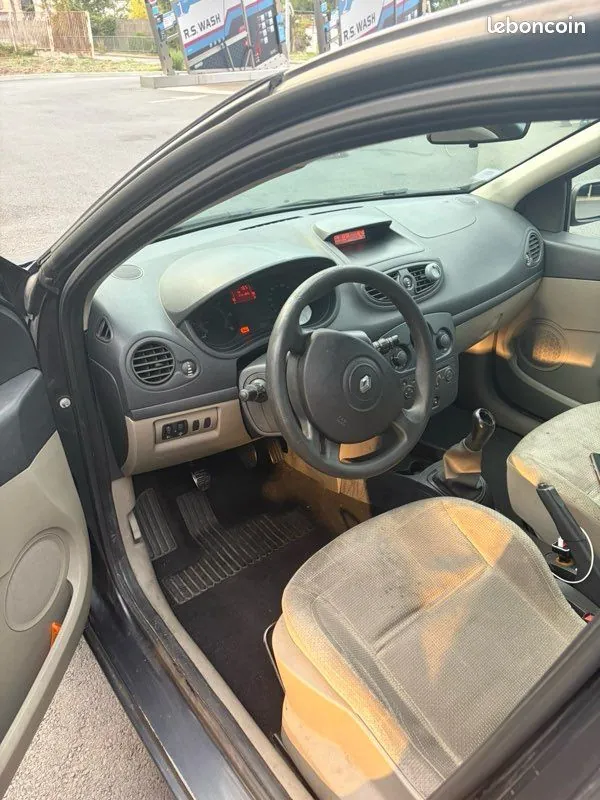 Renault Clio 2005 photo 3