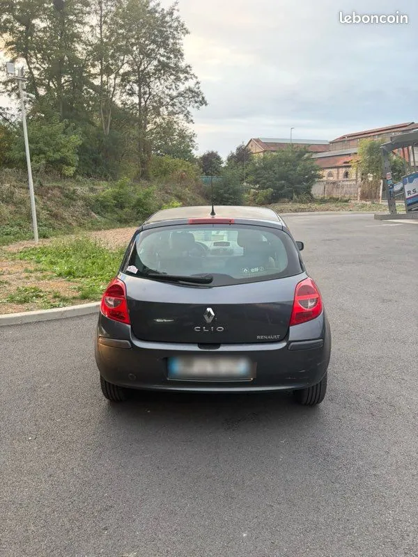 Renault Clio 2005 photo 2