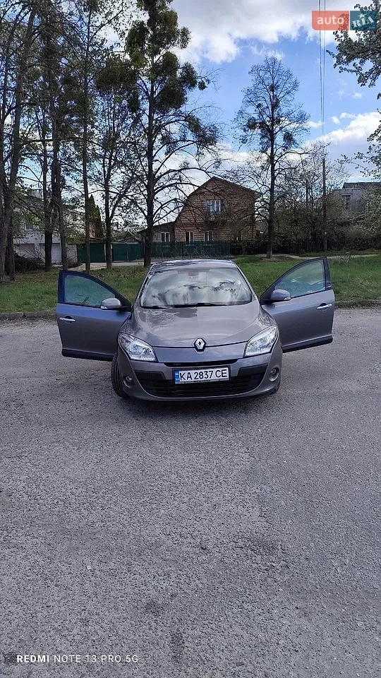 Renault Megane 2011 photo 2