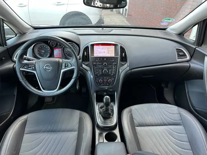 Opel Astra 2014 photo 3