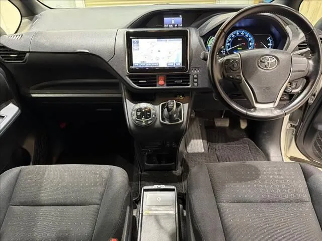 Toyota Corolla Hybrid 2015 photo 3