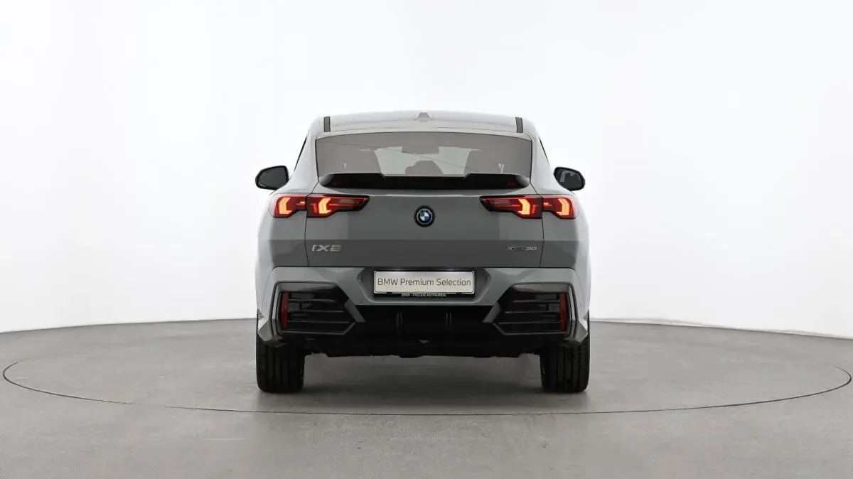 BMW Ix2 2026 photo 2