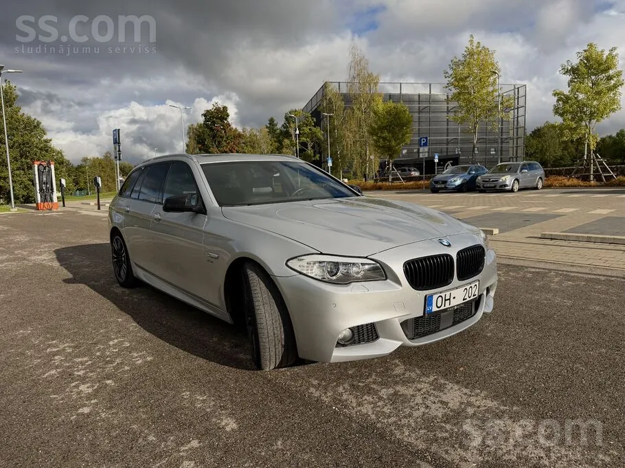 BMW 530 2011 photo 2