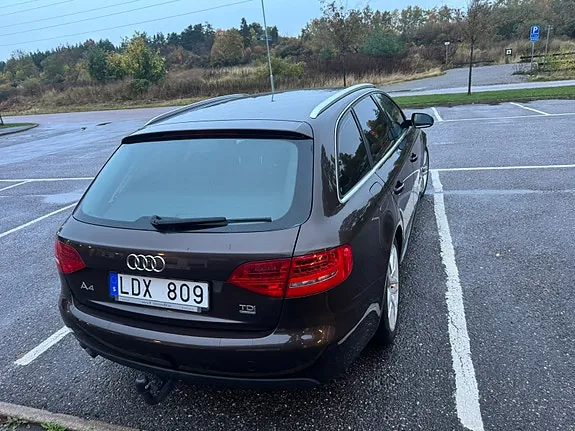 Audi A4 2011 photo 4