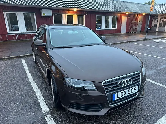 Audi A4 2011 photo 2