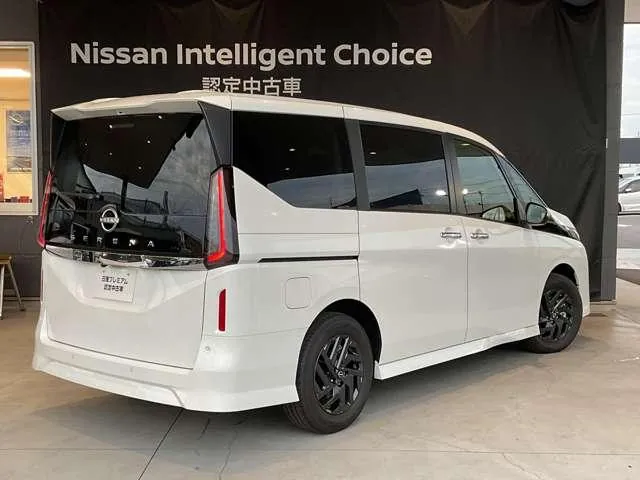 Nissan Serena 2026 photo 2