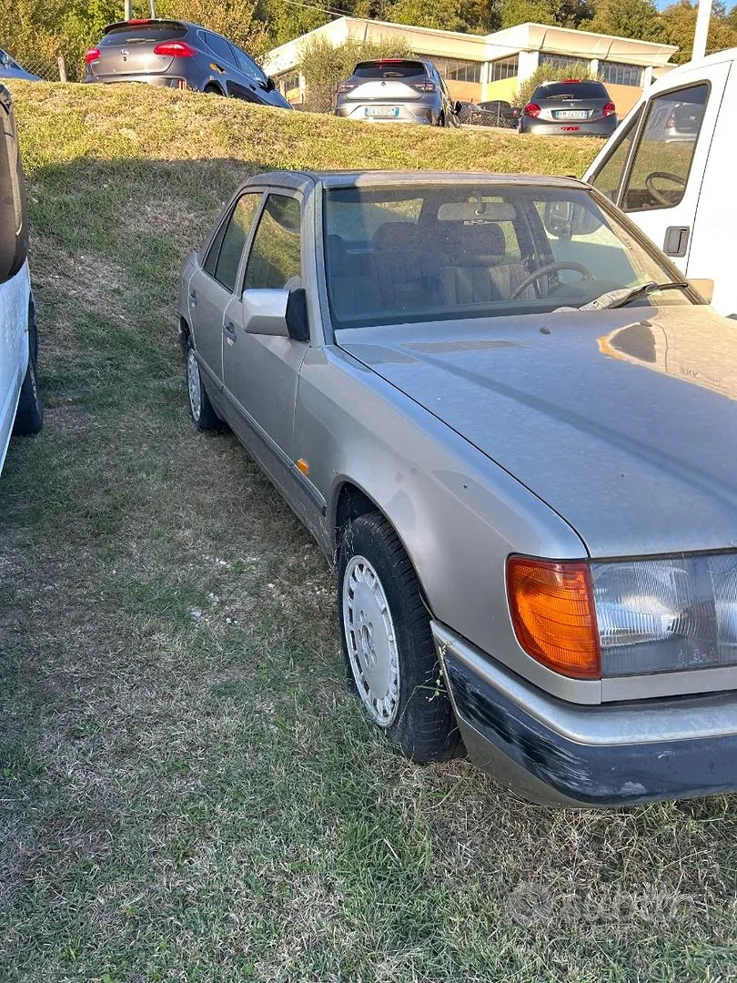 Mercedes-Benz E-Class 1991 photo 3