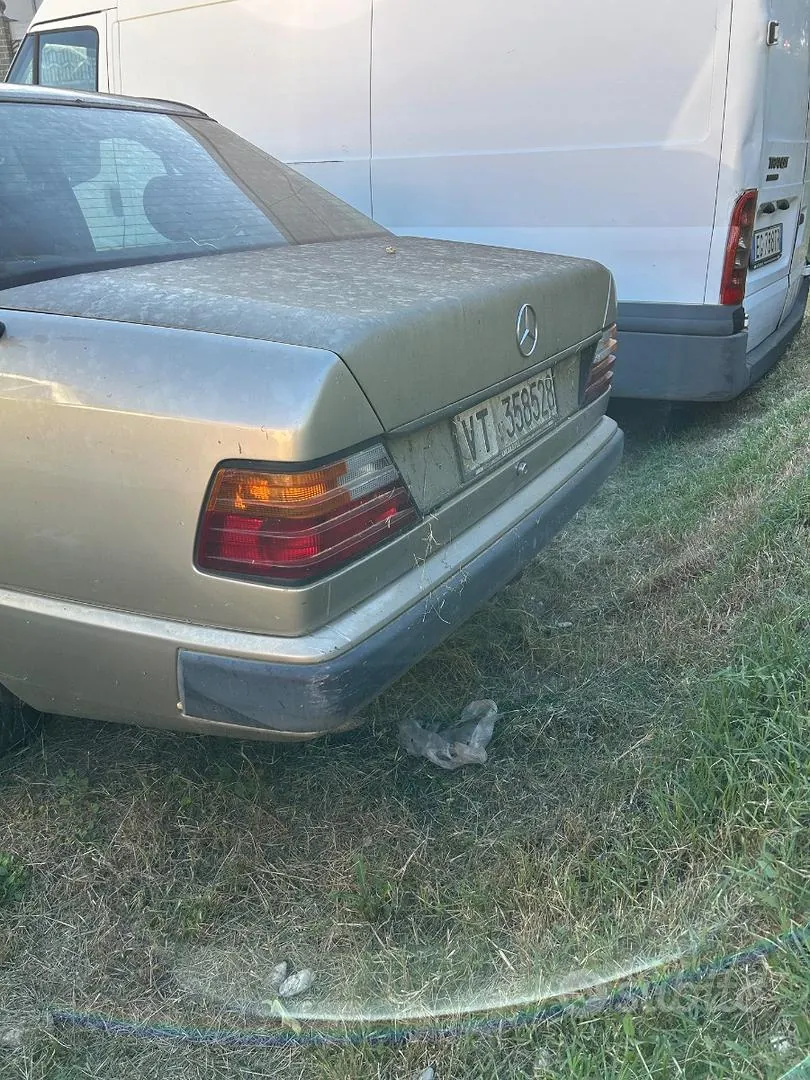 Mercedes-Benz E-Class 1991 photo 4