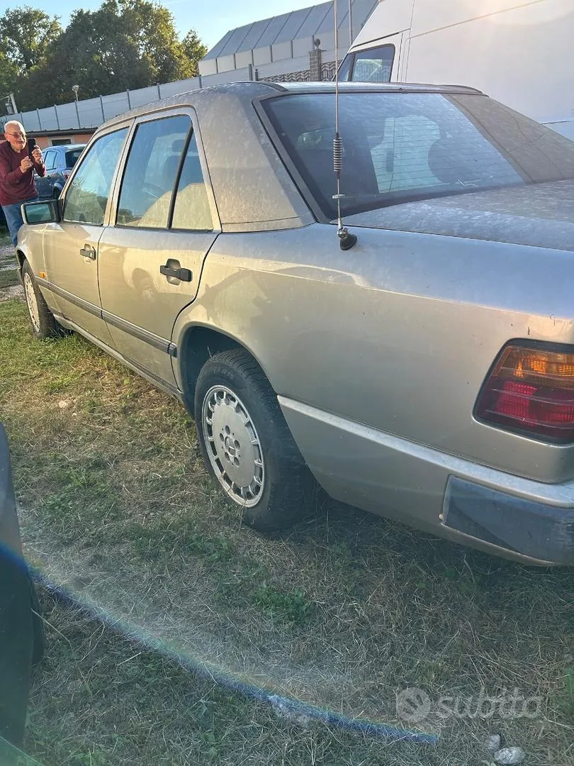 Mercedes-Benz E-Class 1991 photo 5