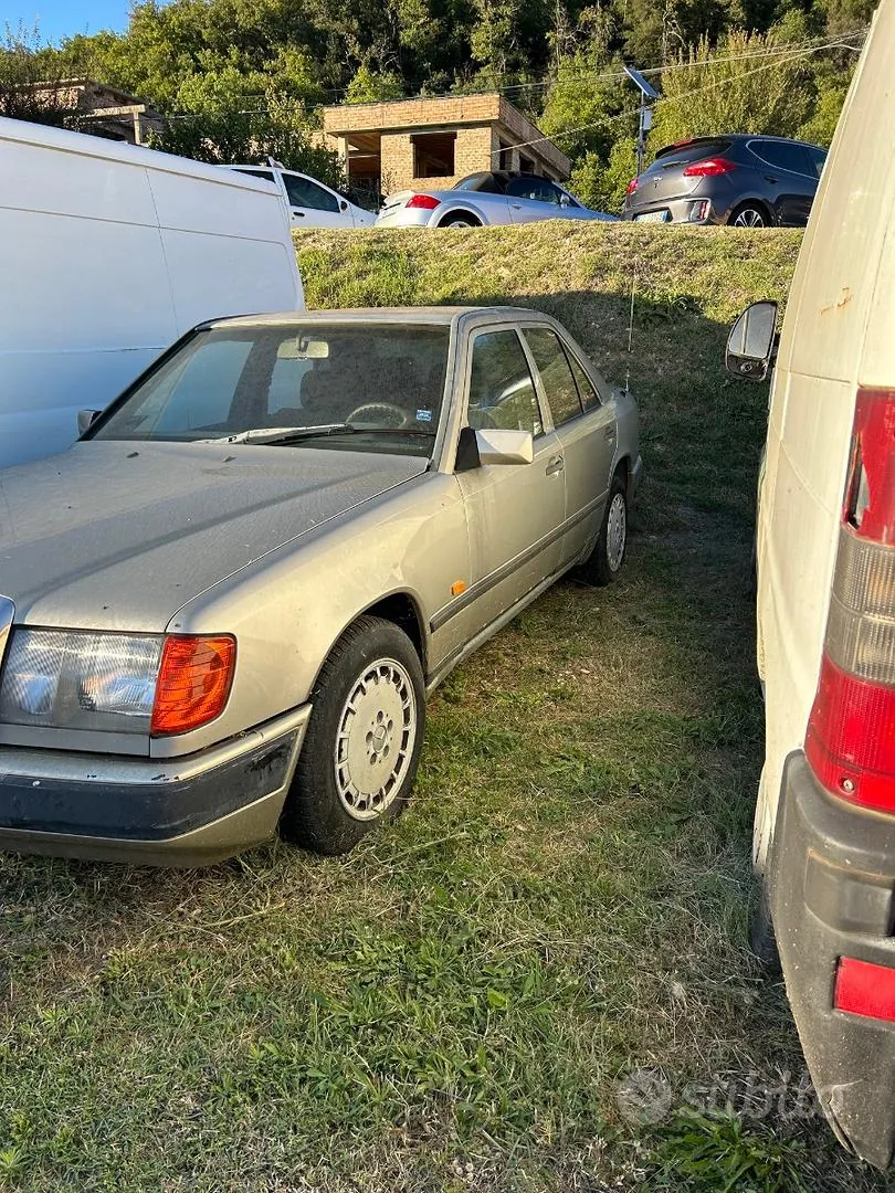 Mercedes-Benz E-Class 1991 photo 2