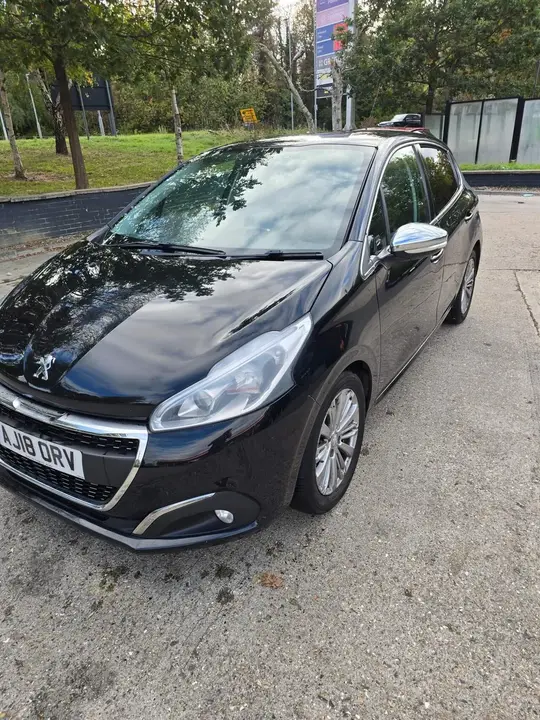 Peugeot 208 2018 photo 3