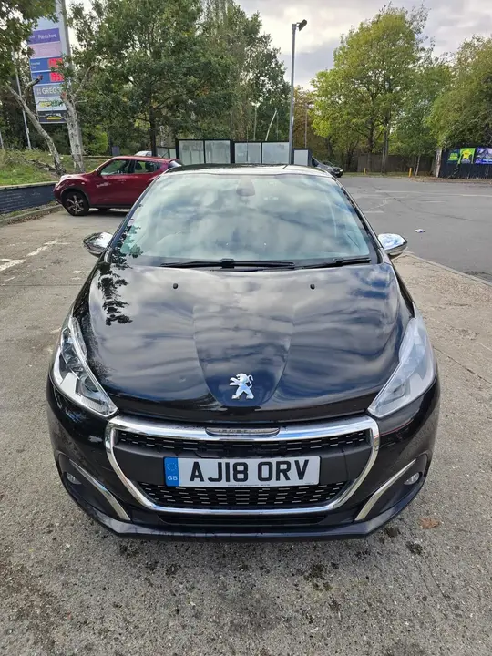 Peugeot 208 2018 photo 2