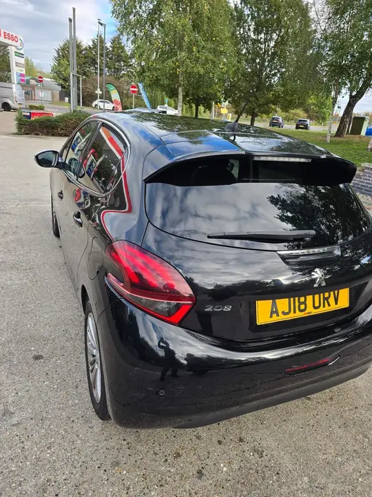 Peugeot 208 2018 photo 4