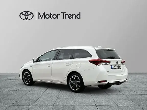 Toyota Auris 2015 photo 2