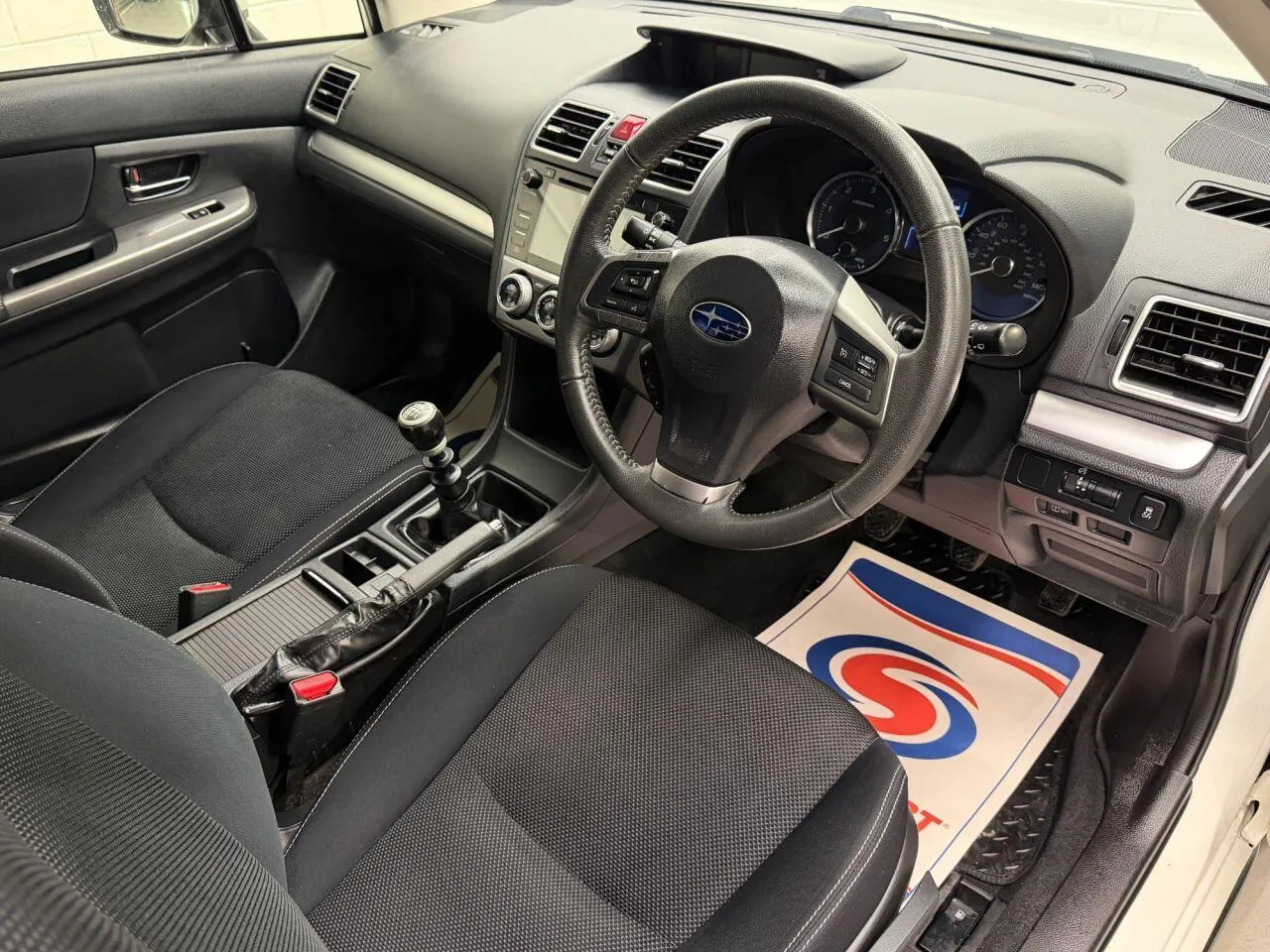 Subaru Xv 2015 photo 2