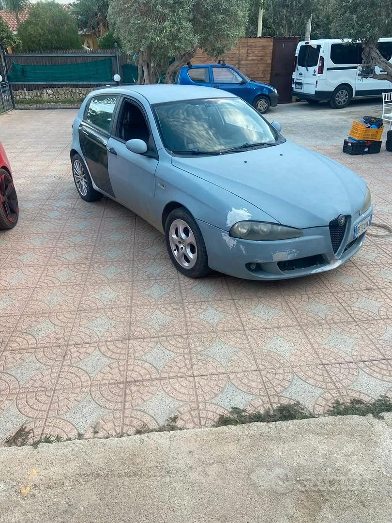 Alfa Romeo 147 2006 photo 2