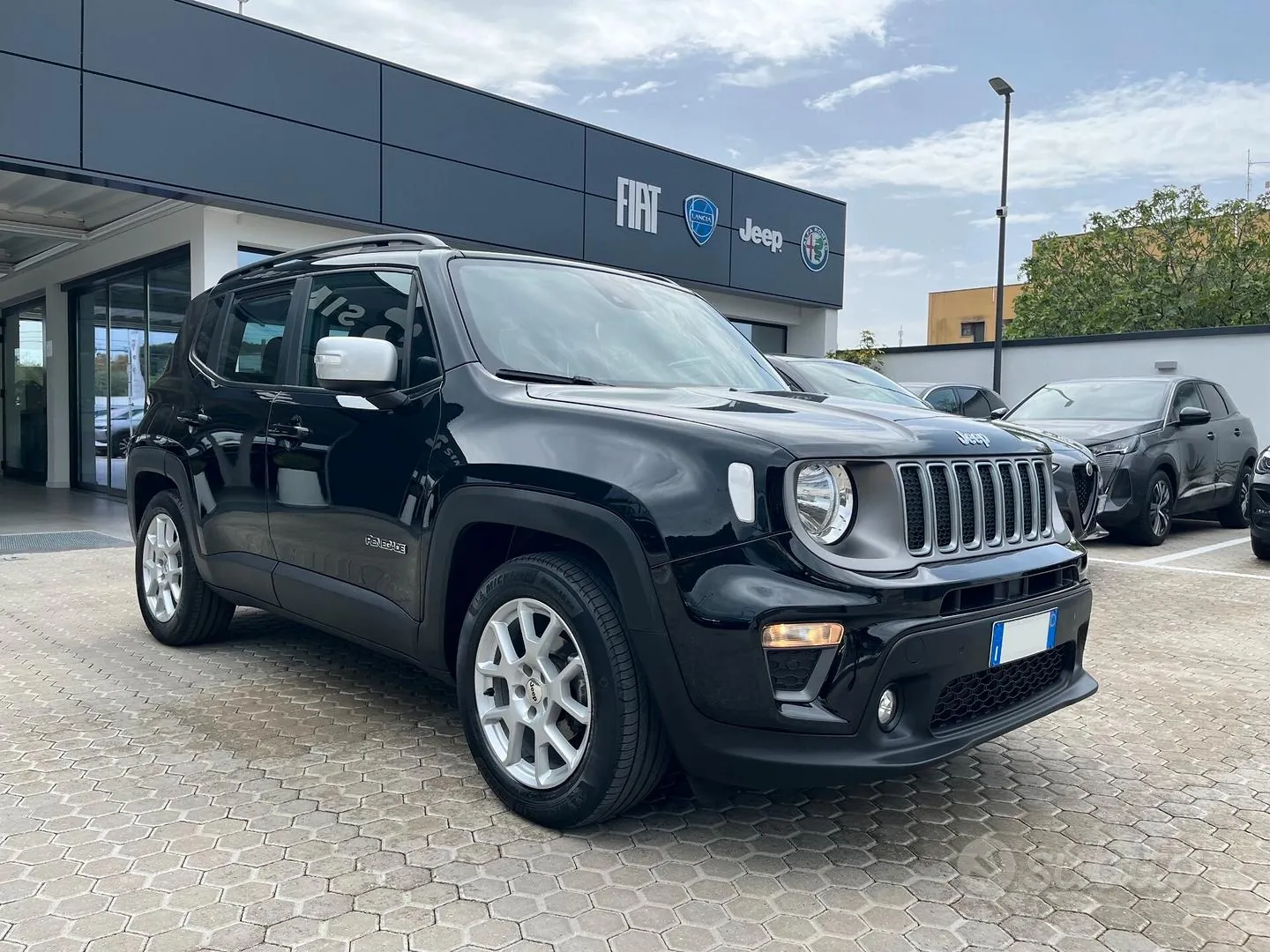 Jeep Renegade 2023 photo 2