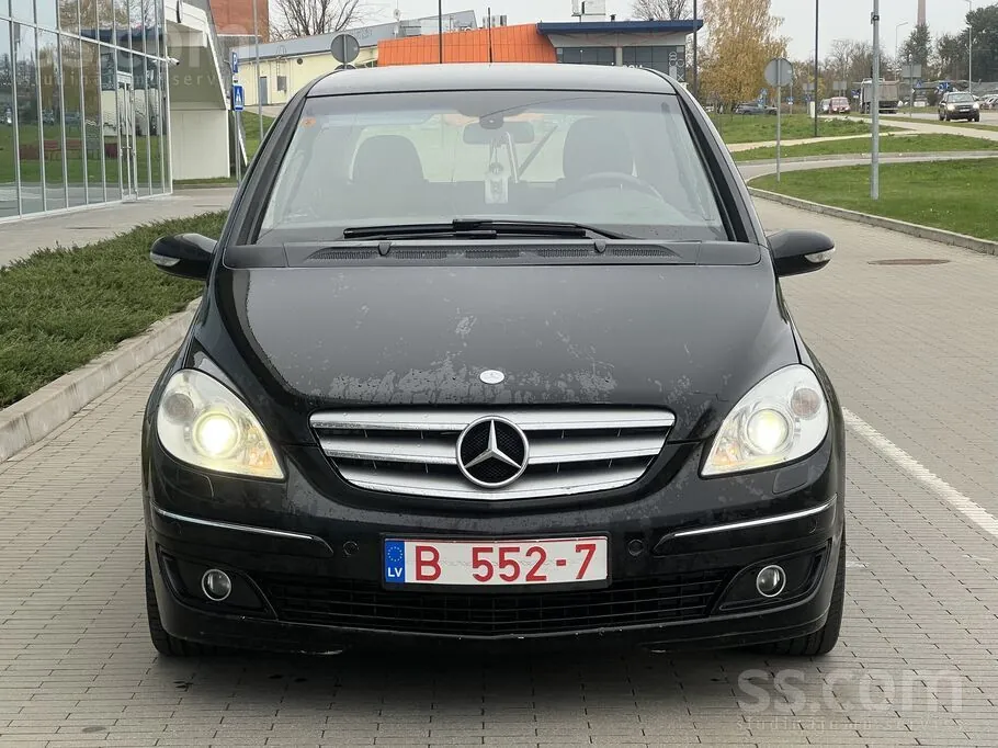 Mercedes-Benz B180