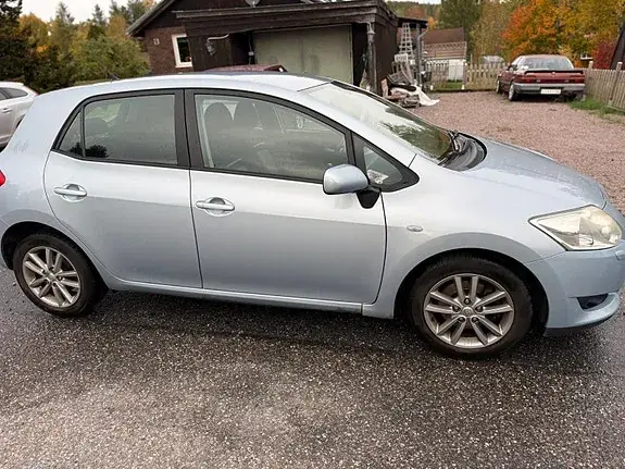 Toyota Auris 2009 photo 2