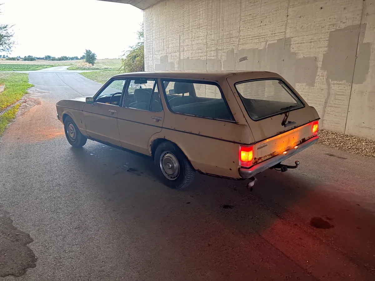Ford Granada 1977 photo 3