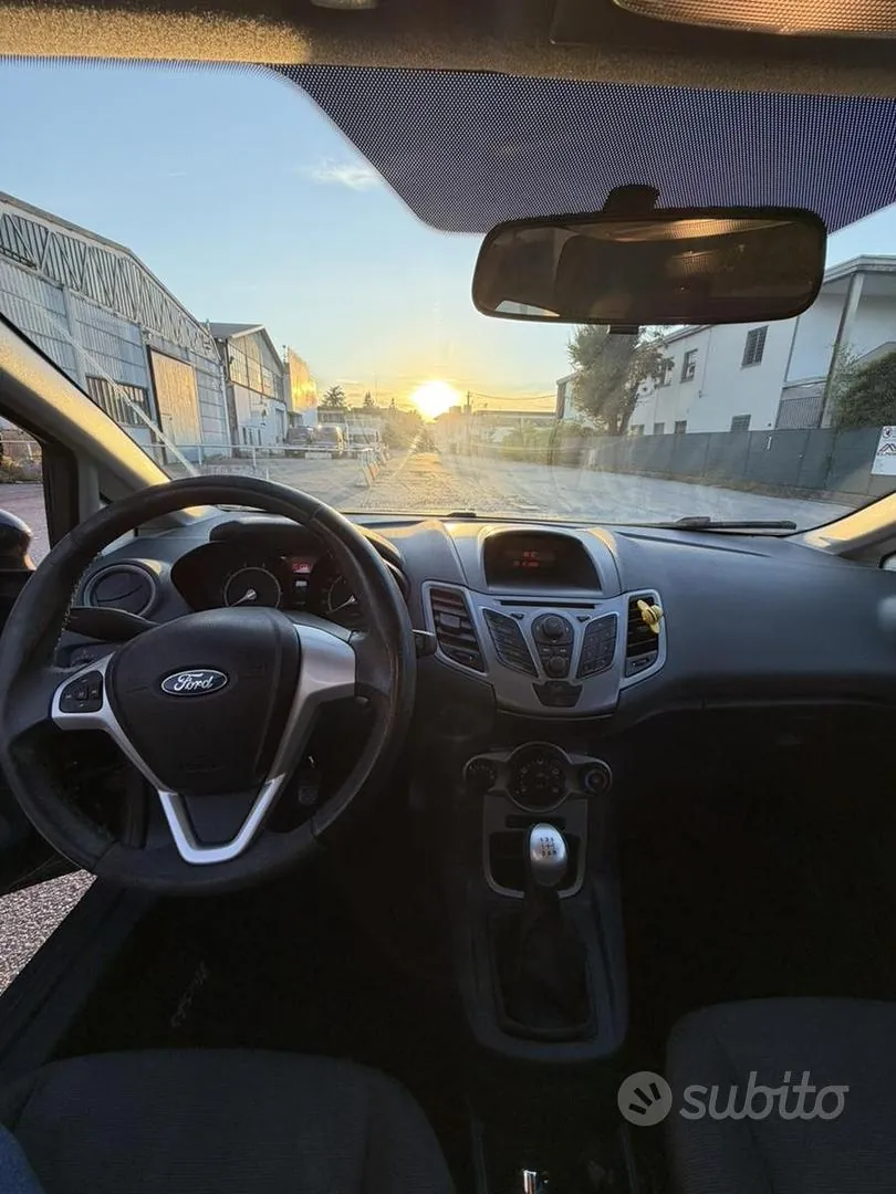 Ford Fiesta 2011 photo 3