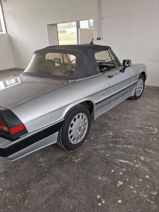 Alfa Romeo Spider 1987 photo 3