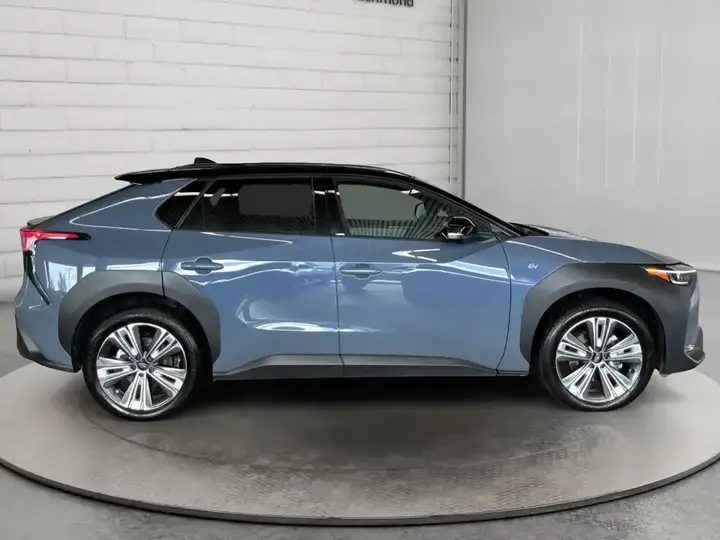 Subaru Solterra 2023 photo 4