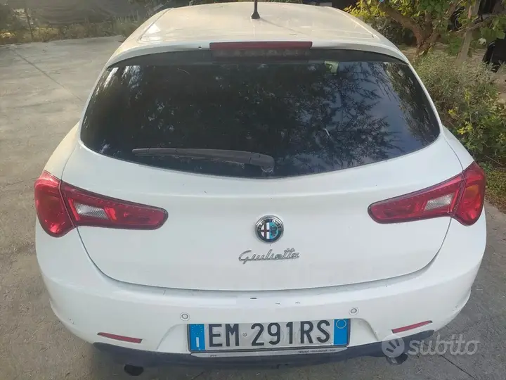 Alfa Romeo Giulietta 2012 photo 4