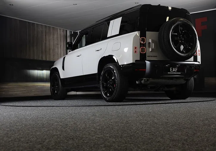 Land Rover Defender 2026 photo 3