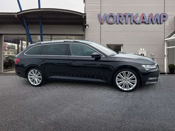 Skoda Superb Combi 2022 photo 4