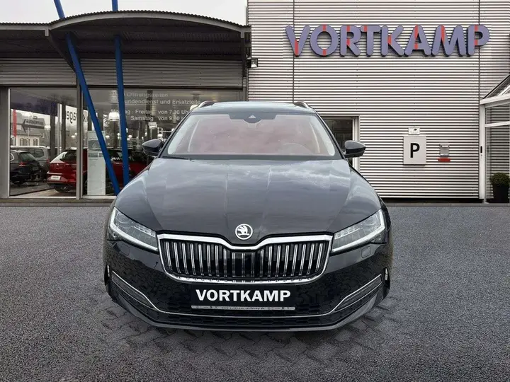 Skoda Superb Combi 2022 photo 2