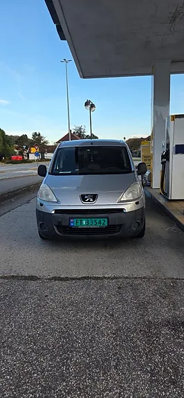Peugeot Partner 2010 photo 2