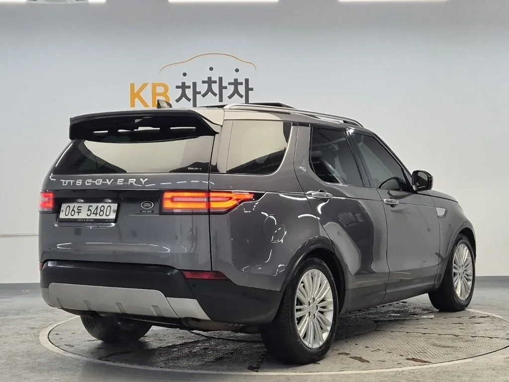 Land Rover Discovery 2019 photo 3