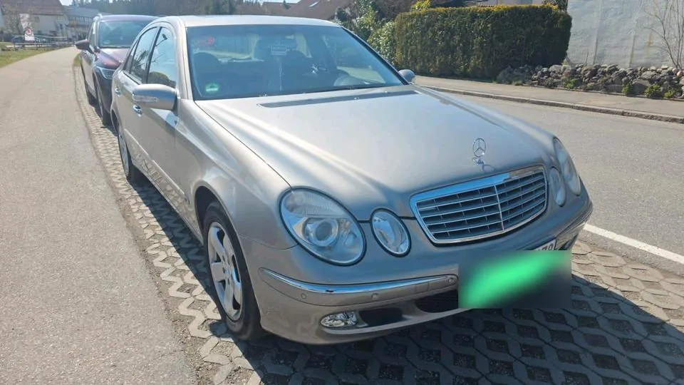Mercedes-Benz E200