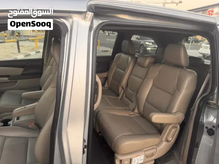 Honda Odyssey 2015 photo 2
