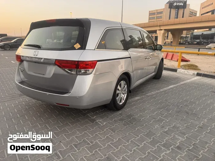 Honda Odyssey 2015 photo 4