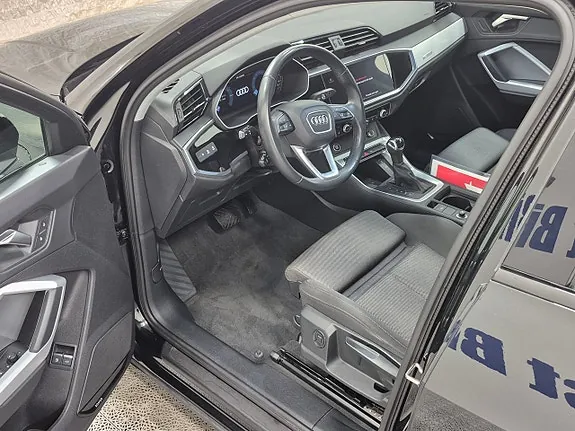 Audi Q3 2023 photo 2